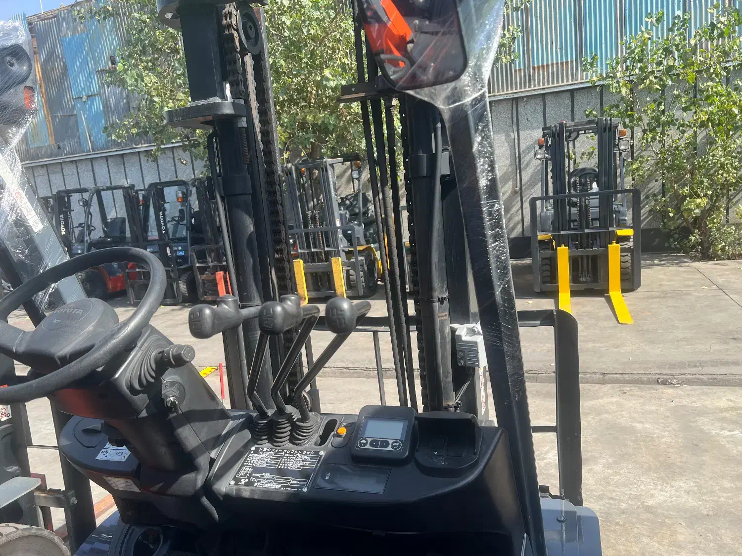 لیفتراک ۳ تن تویوتا سری ۸ اف مدل ۲۰۲۱ دوگانه در حد|خودرو سنگین|ری, دولتآباد|دیوار