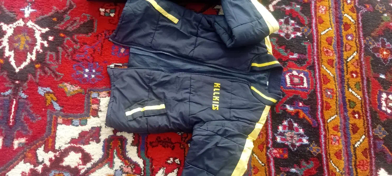 کاپشن|لباس|اهر, |دیوار