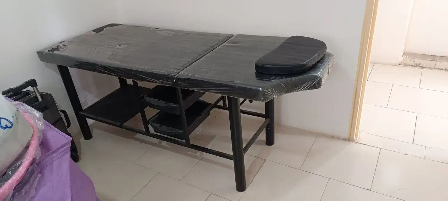 تخت|آرایشگاه و سالن‌های زیبایی|پرند, فاز ۶|دیوار