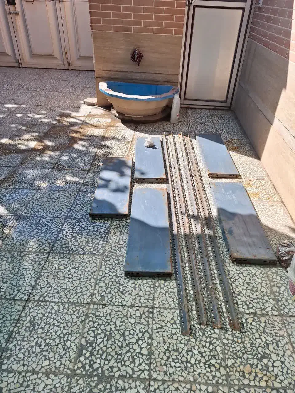 قفسه دیواری فلزی|کتابخانه، شلف، قفسه‌های دیواری|کاشان, ولیعصر|دیوار