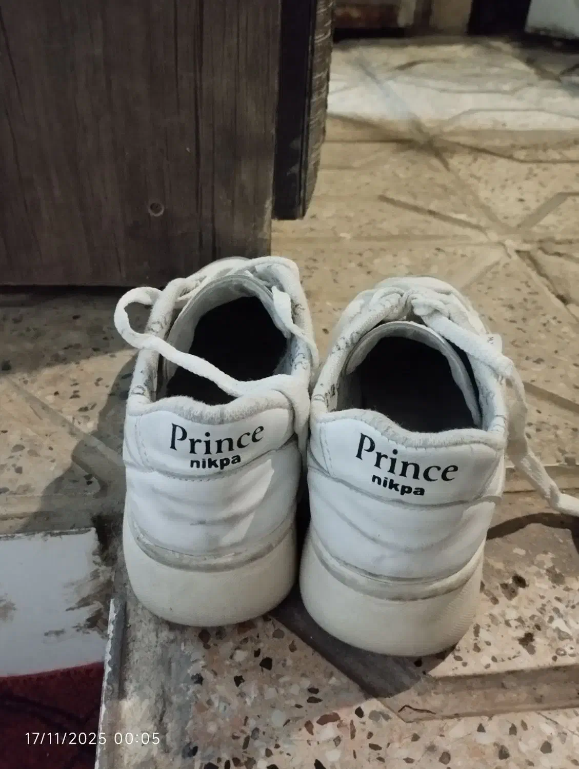 کفش مفت|کیف، کفش، کمربند|یونسی, |دیوار