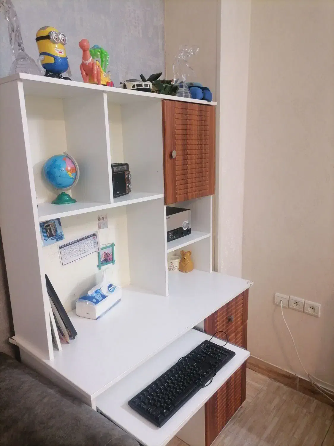 میز کامپیوتر در حد تمیز|میز تحریر و کامپیوتر|گرگان, |دیوار