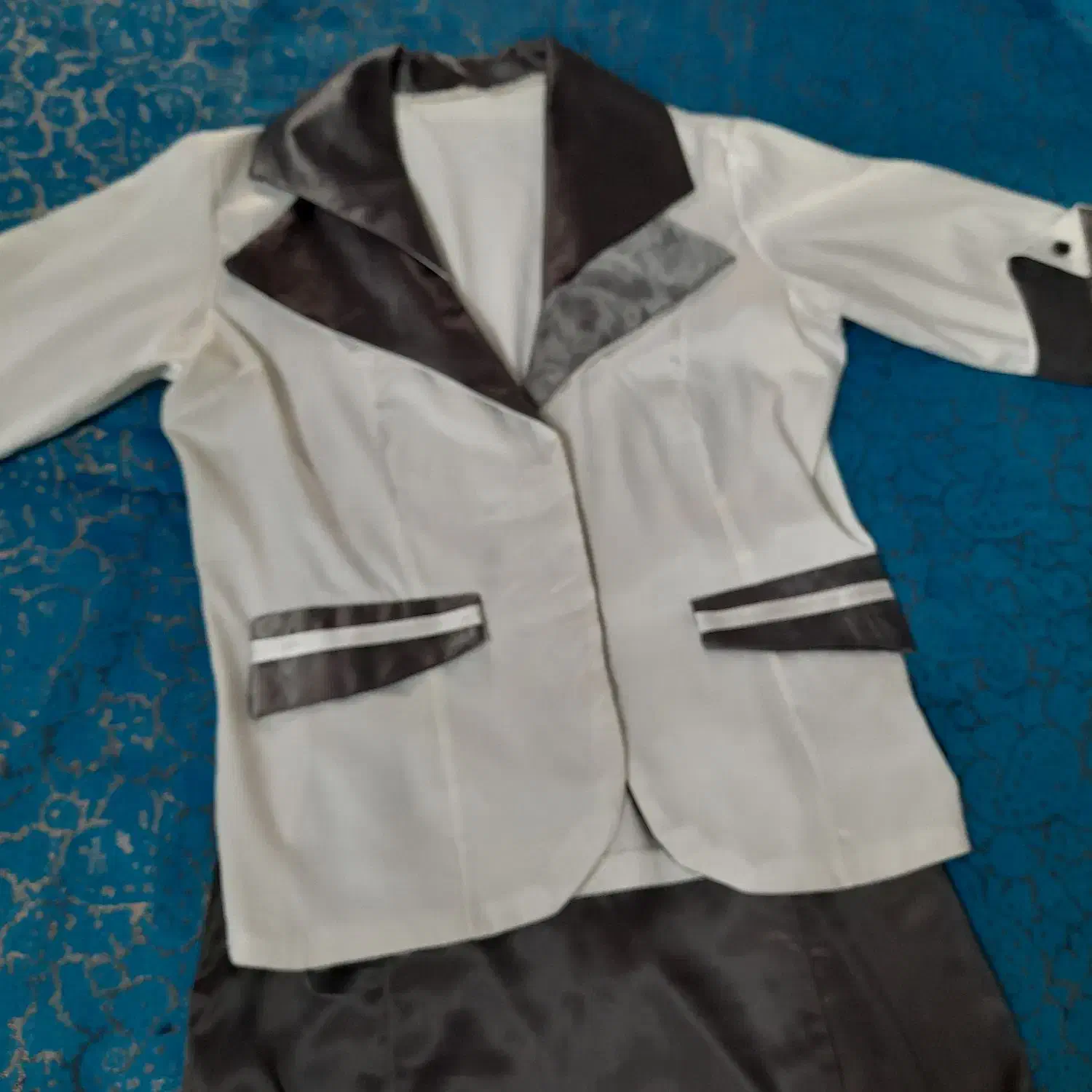 کت دامن|لباس|بروجرد, |دیوار