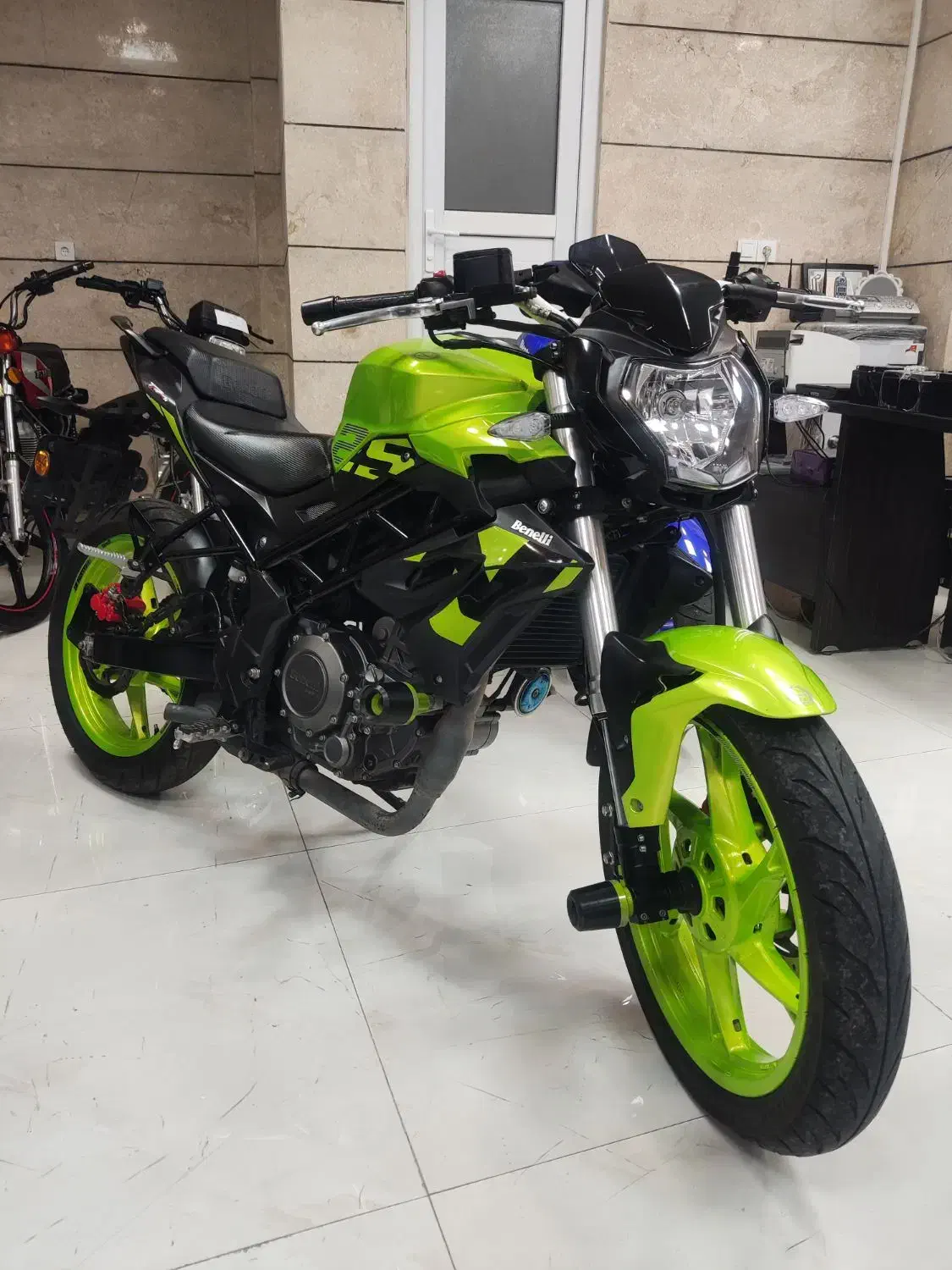 250فسفری1400رنگ جذاب|موتورسیکلت|رشت, پاستوریزه|دیوار