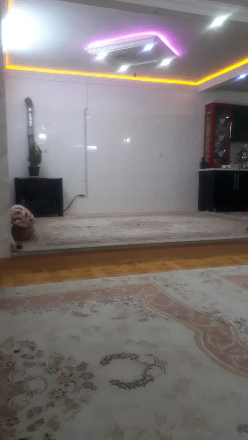ساختمان۱۰۵متر ۲خواب طبقه اول ورودی مستقل|اجارهٔ آپارتمان|گرمسار, |دیوار