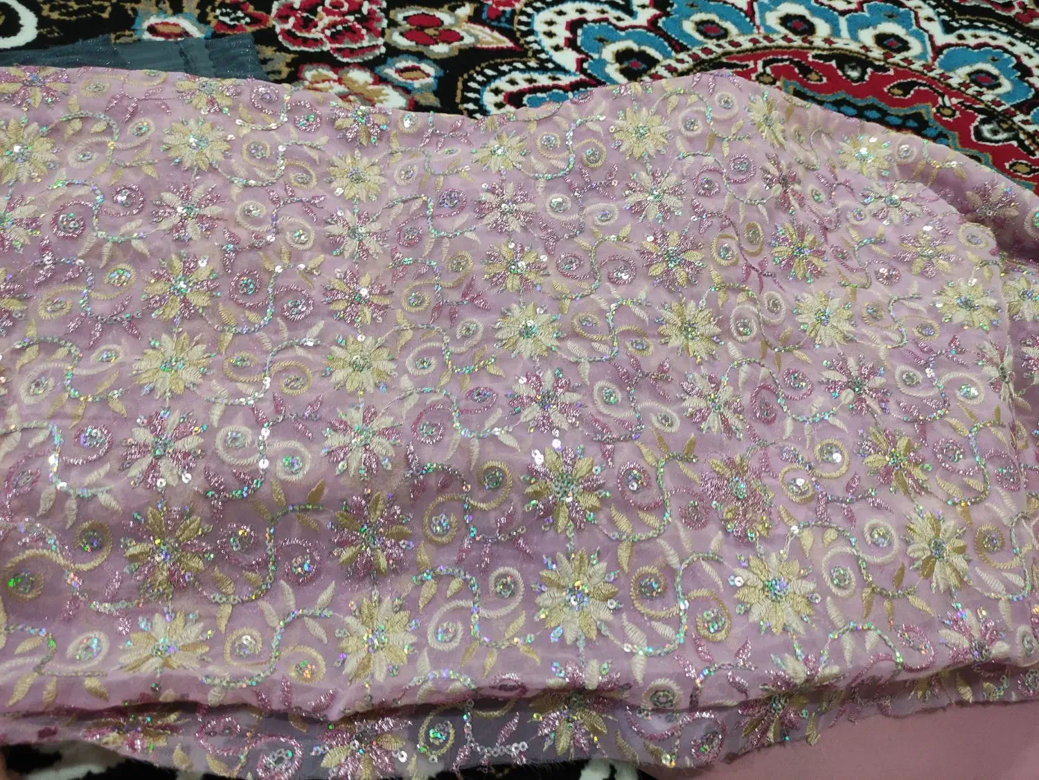 پنج قواره پارچه مجلسی و ساده|لباس|طبس, |دیوار