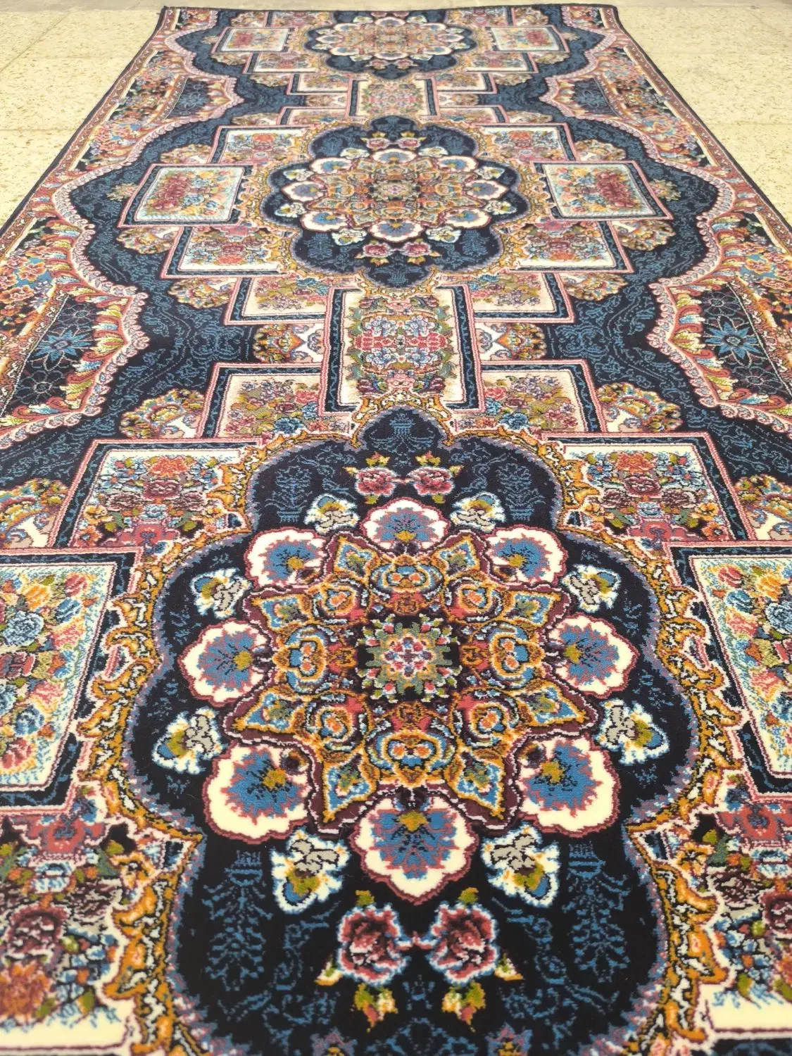 کناره نازنین سرمه موکت تندیس ۱۹۲۳|فرش|قم, باسکول|دیوار