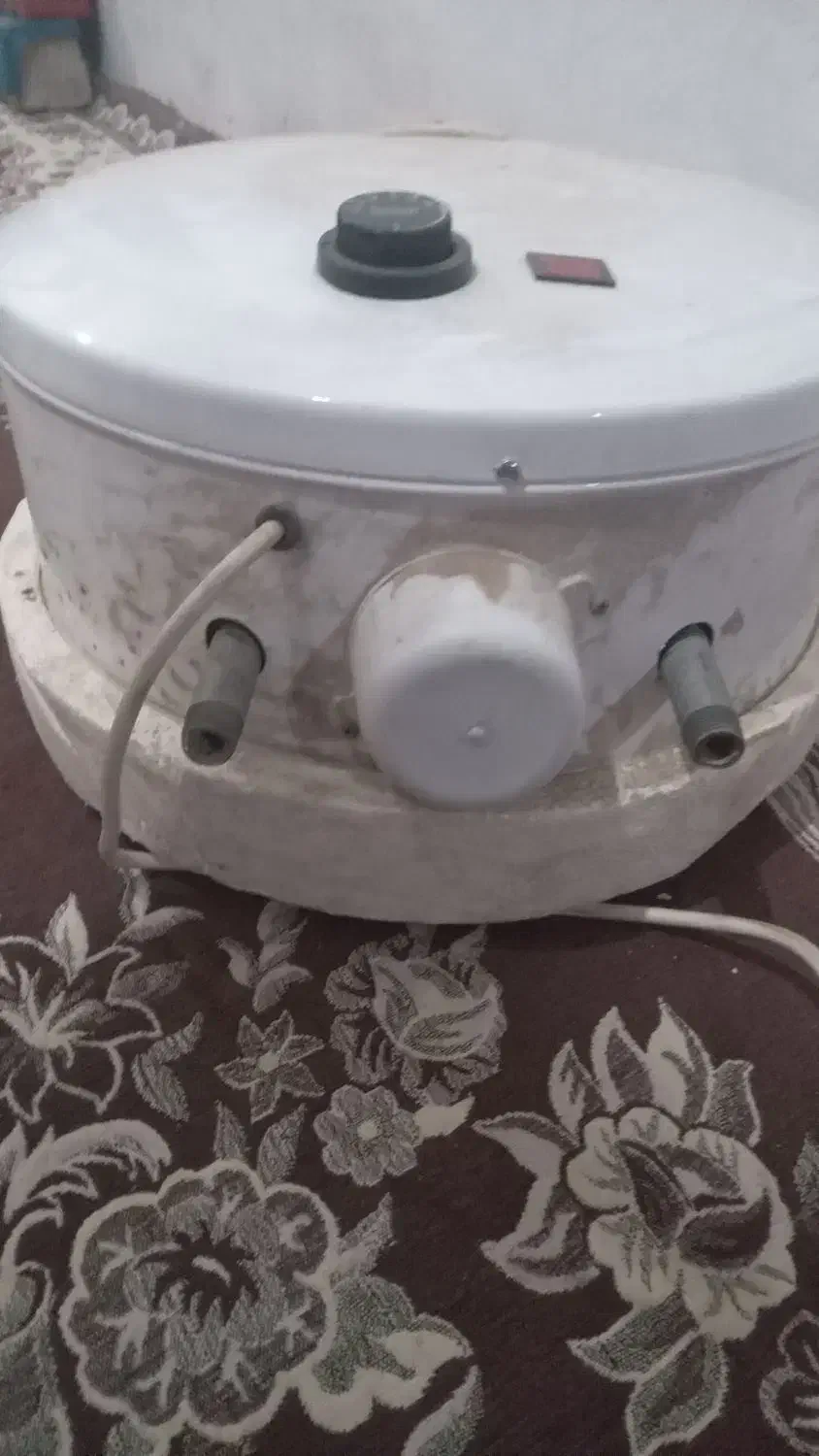 با سلام یک آبگرمکن برقی سالم|آبگرمکن، پکیج، شوفاژ|کارون, |دیوار