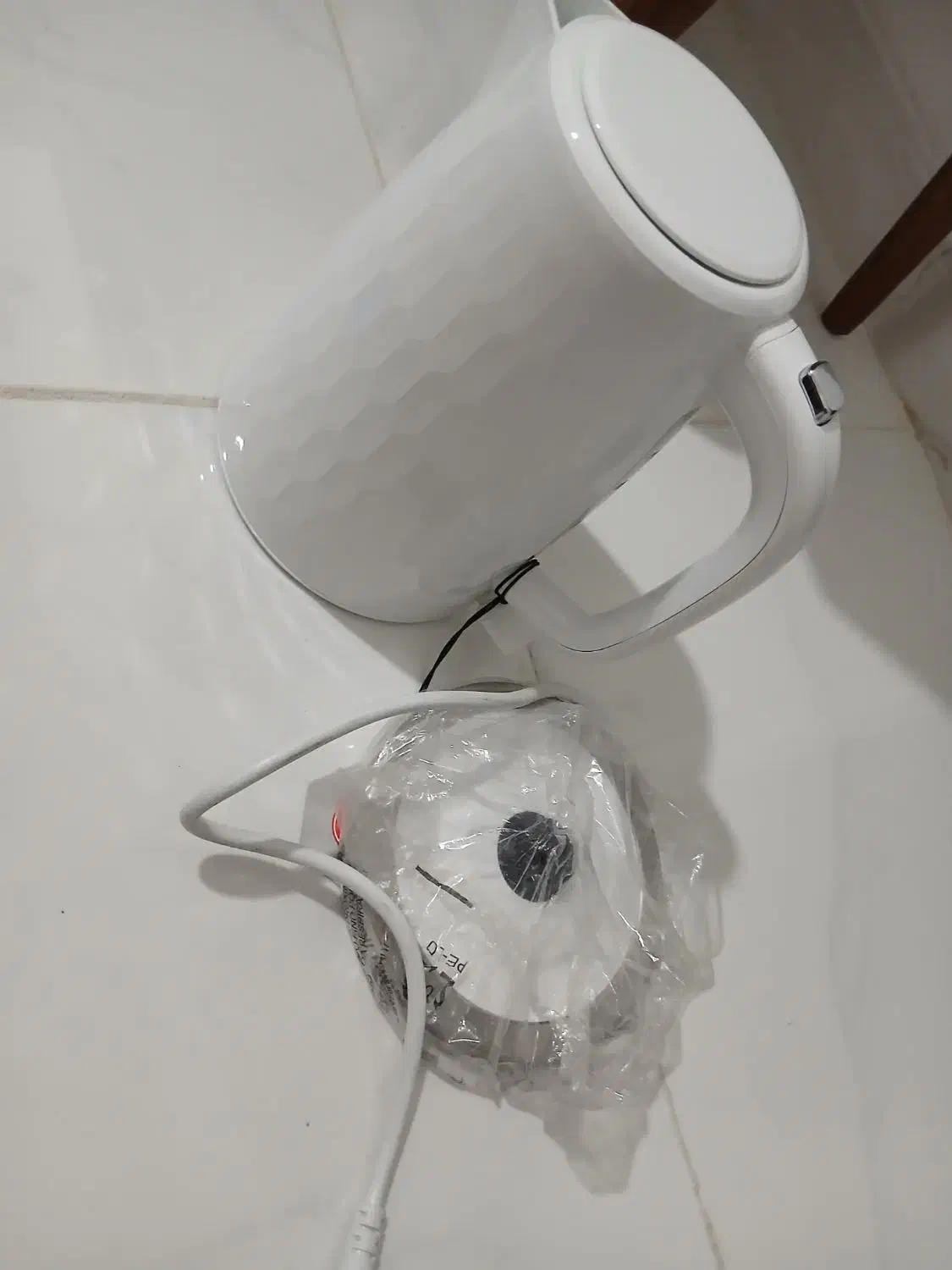 کتری برقی نو اصل برند russll Hobbs|قوری، کتری، قهوه‌ساز دستی|پرند, فاز ۳|دیوار