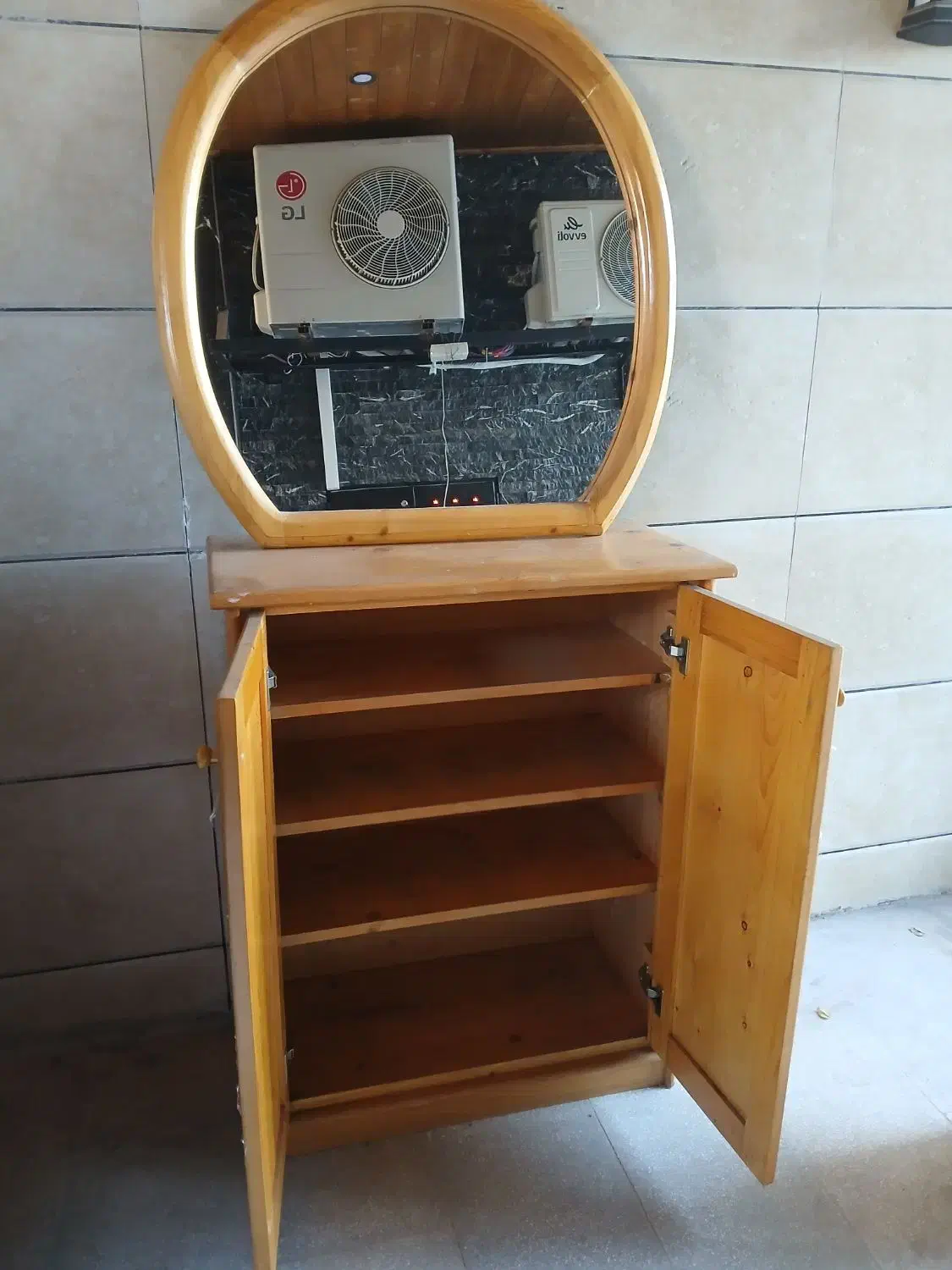 جاکفشی چوبی (چوب نراد) و آیینه با قاب چوب نراد|جاکفشی، کمد، دراور|نوشهر, |دیوار