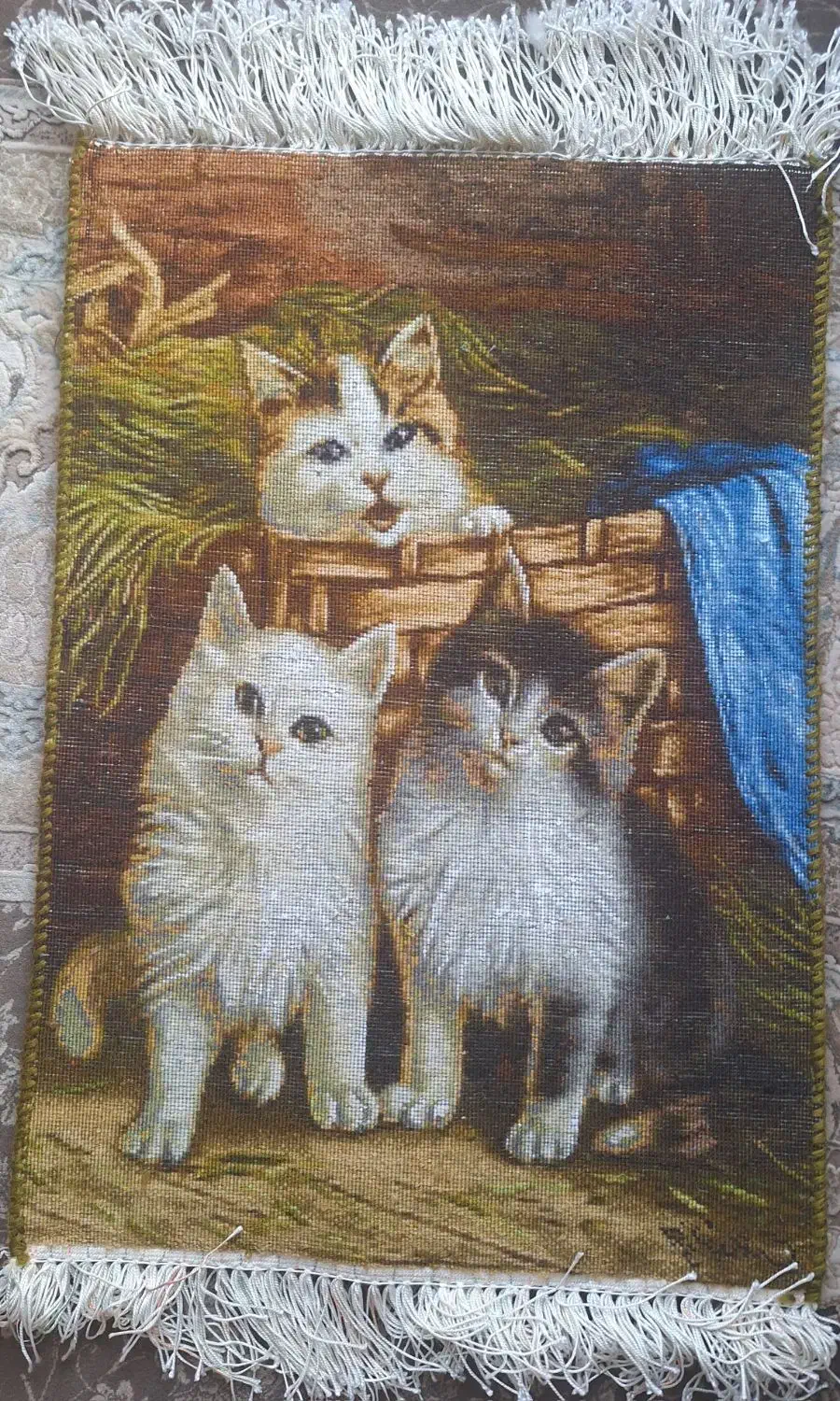 فرش دستباف سه گربه بازیگوش برجسته شده|تابلو فرش|اصفهان, سپاهان‌شهر|دیوار