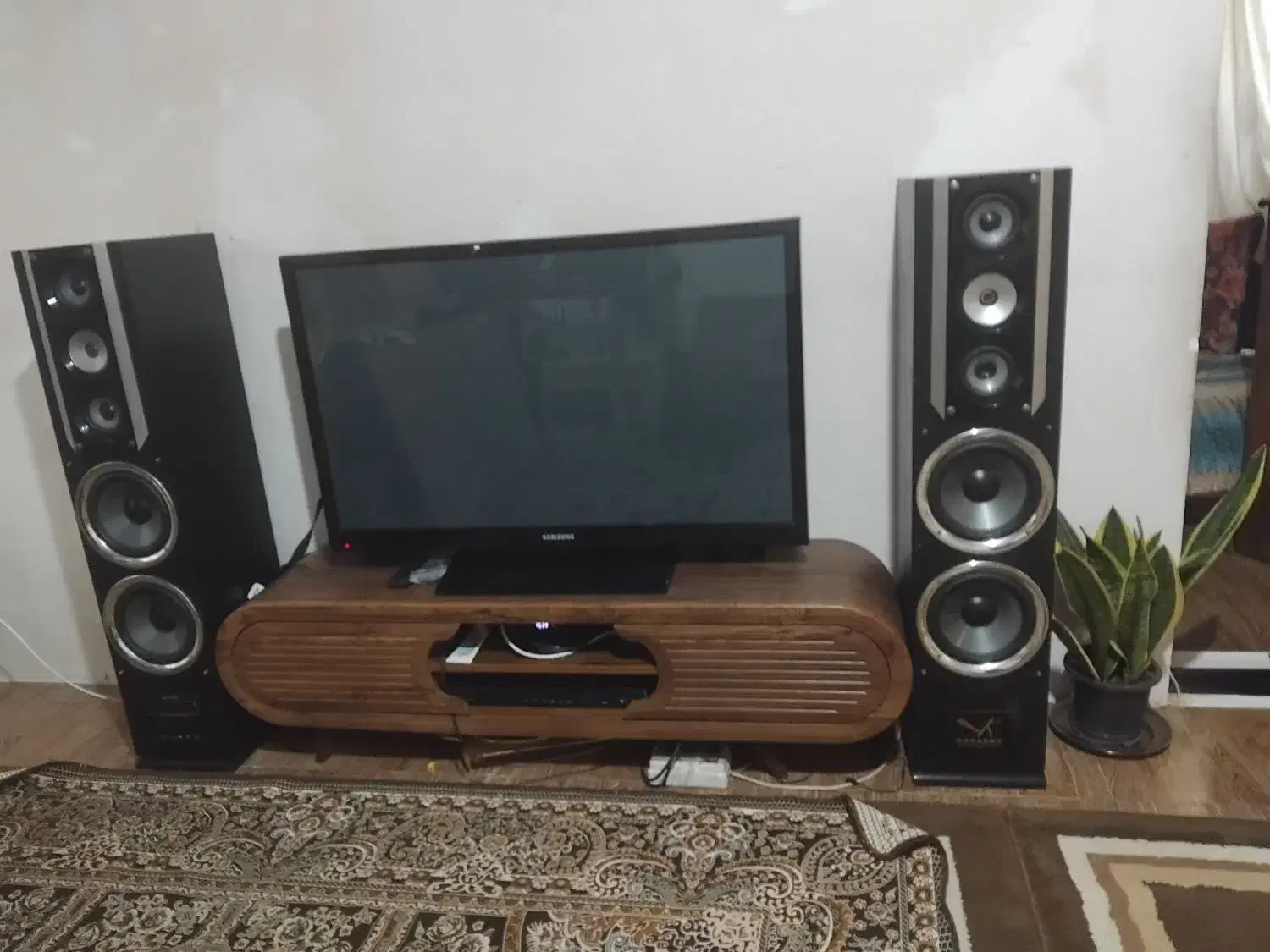 فروش تلویزیون همراه با باند|تلویزیون و پروژکتور|گرگان, |دیوار