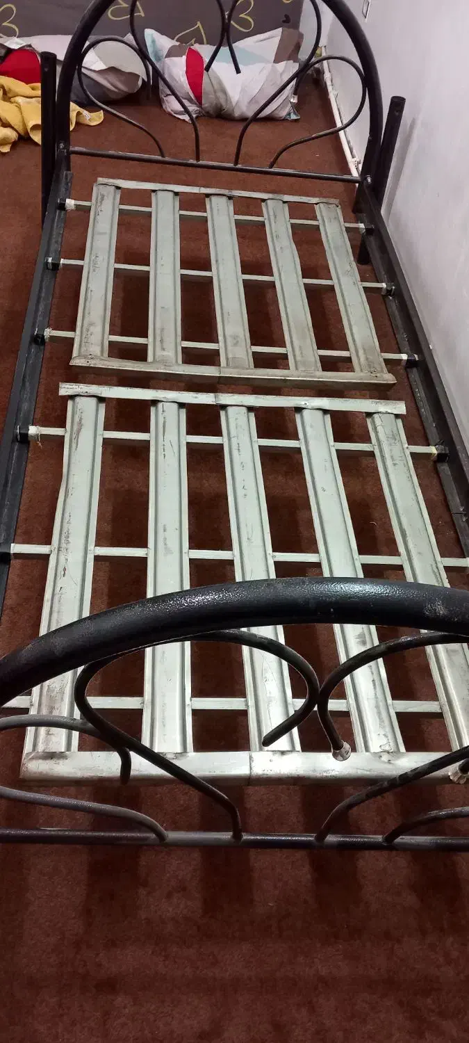 دوتا تخت فلزی یکنفره فلزی|تخت و سرویس خواب|ایلام, |دیوار