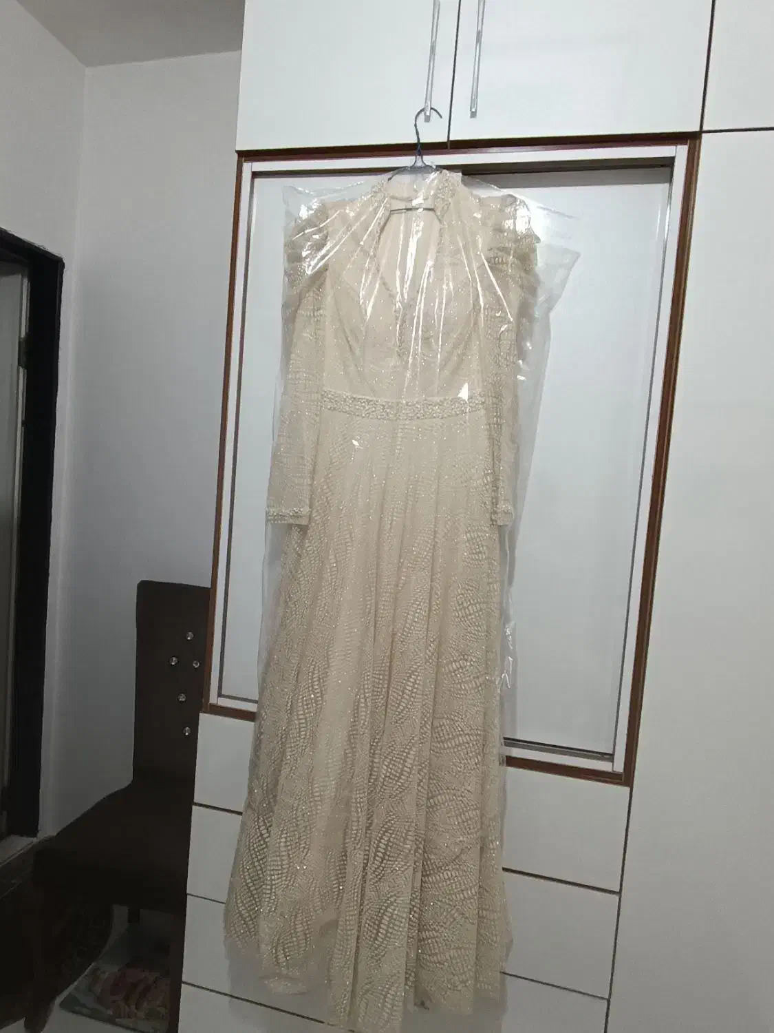 لباس مجلسی|لباس|قدس, شهرقدس|دیوار