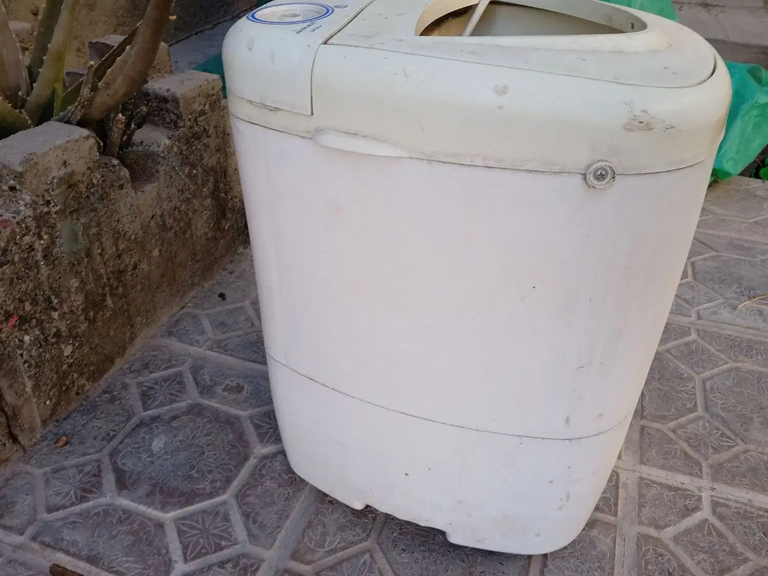 یک عدد کهنه شور بچه صحیح و سالم|ماشین لباسشویی و خشککن لباس|بم, |دیوار