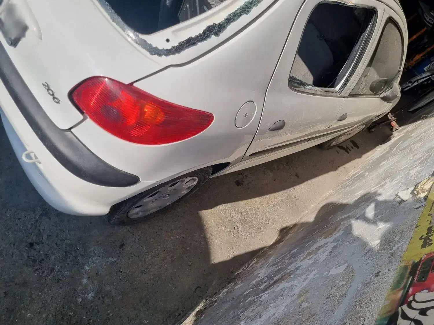 فروش فوری 206 تصادفی فقط 2 روز|خودرو سواری و وانت|مشهد, بهمن|دیوار