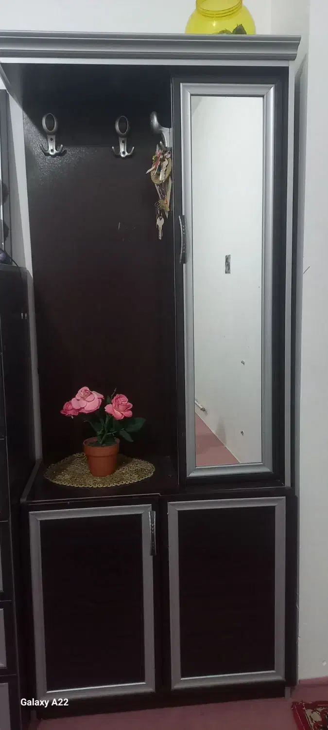 دراور و جاکفشی|جاکفشی، کمد، دراور|میانه, |دیوار