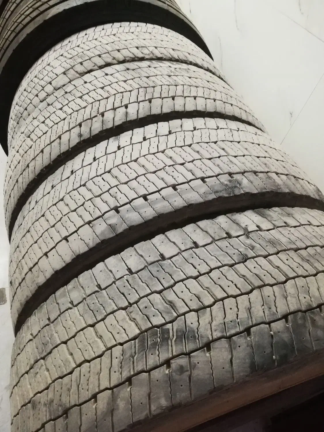 لاستیک 315 کارکرده 385 دست دوم|قطعات یدکی و لوازم جانبی|نائین, |دیوار