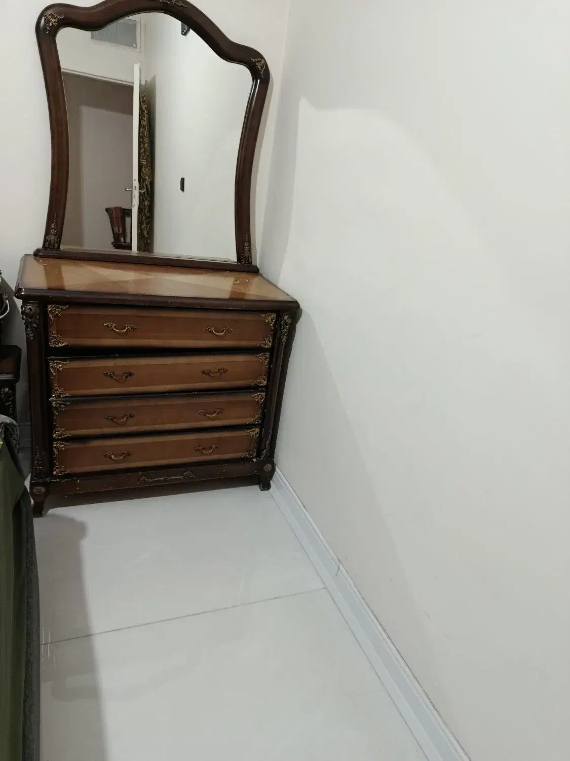 دراور۴کشو چوبی باآیینه سالم|مبلمان خانگی و میز عسلی|فردیس, شهرک وحدت|دیوار