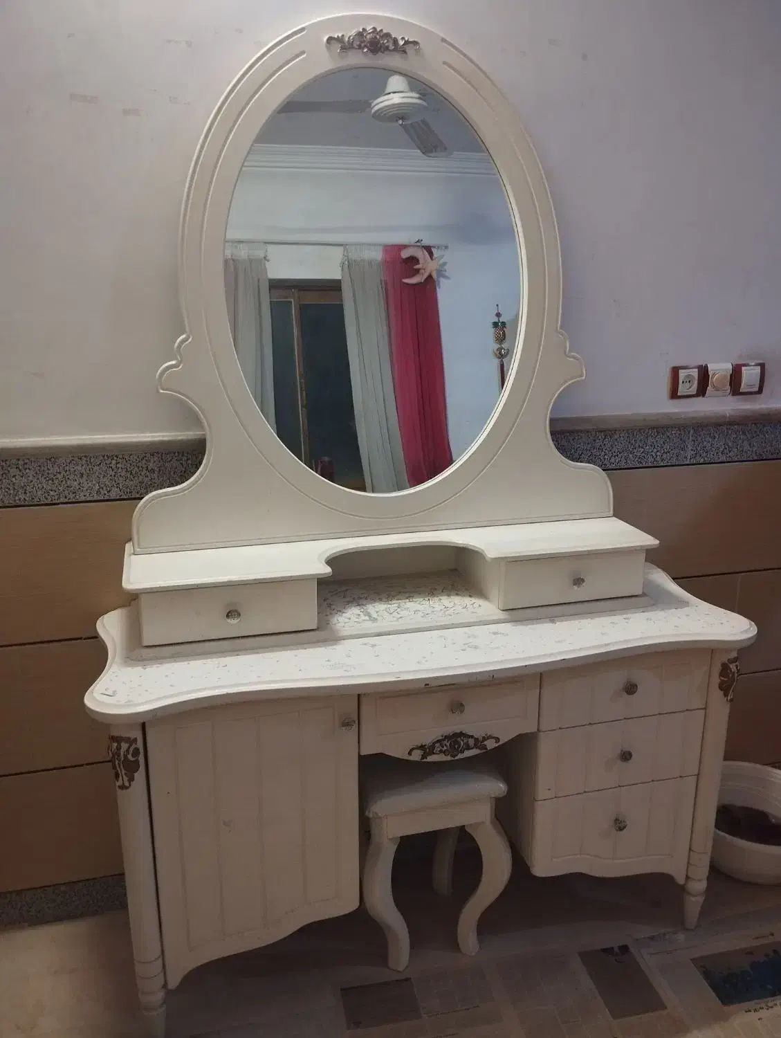 میز ارایشو اینه|آینه|بابل, |دیوار