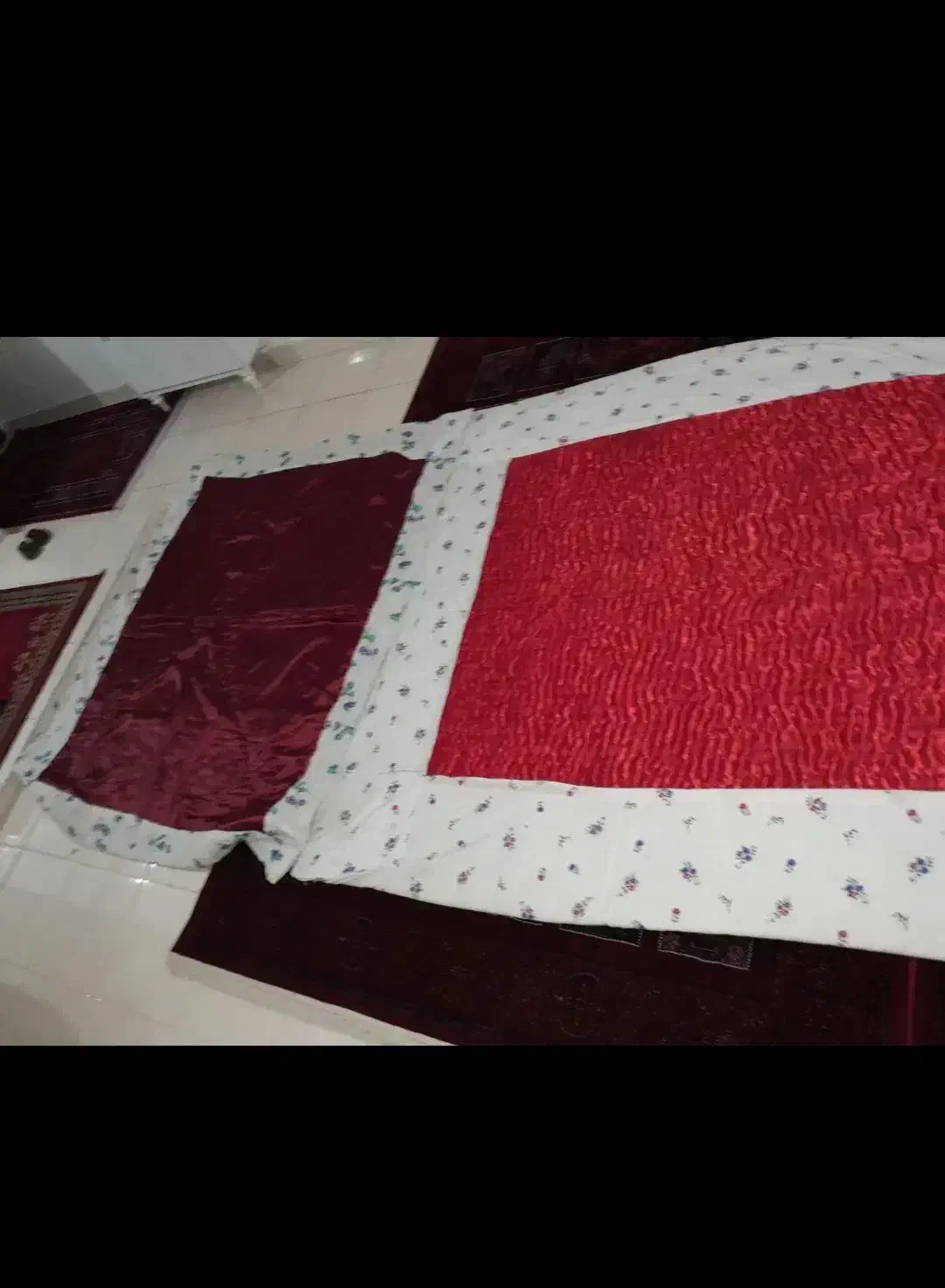 لحاف|رختخواب، بالش، پتو|آبیک, |دیوار