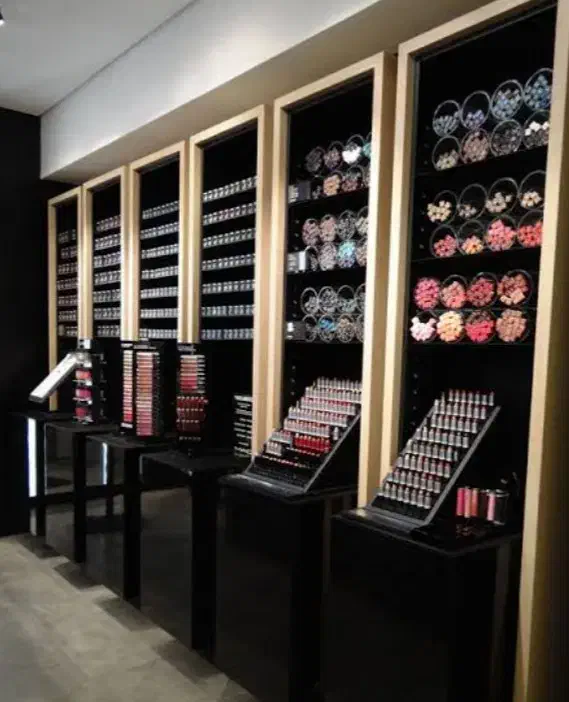 فروشنده لوازم آرایشی|استخدام درمانی، زیبایی، بهداشتی|خرم‌آباد, |دیوار