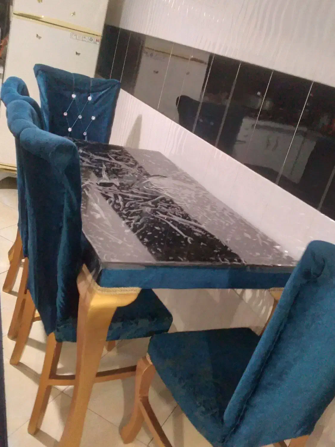 ناهار خوری|میز و صندلی غذاخوری|بروجرد, |دیوار