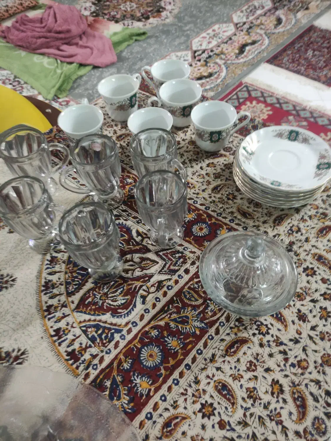 یکدست فنجان و یکذست لیوان دسته دار چایخوری|ظروف سرو و پذیرایی|شاهینشهر, فدک|دیوار