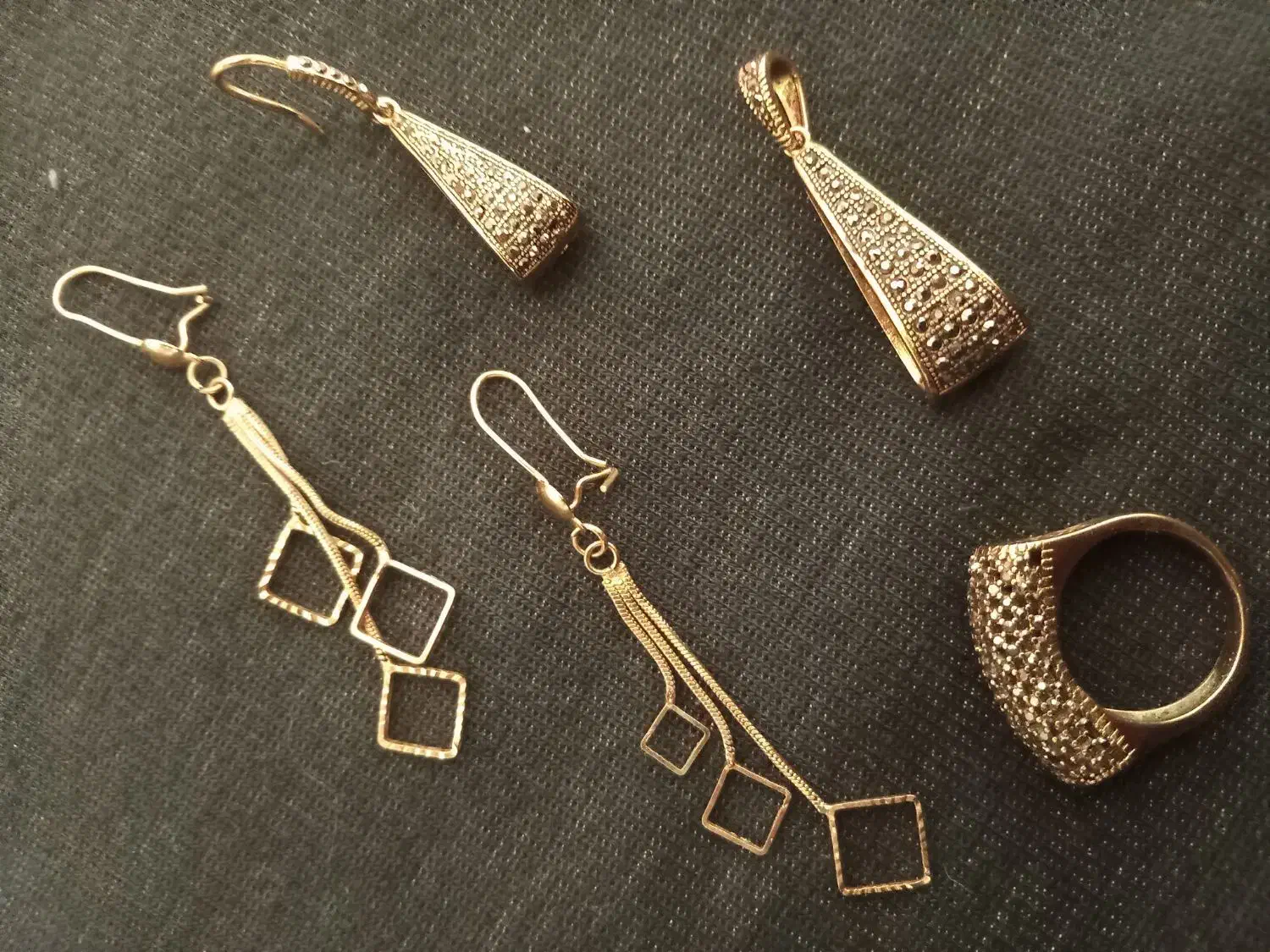 گوشواره و انگشتر زنانه شیک و زیبا|بدلیجات|اردبیل, |دیوار