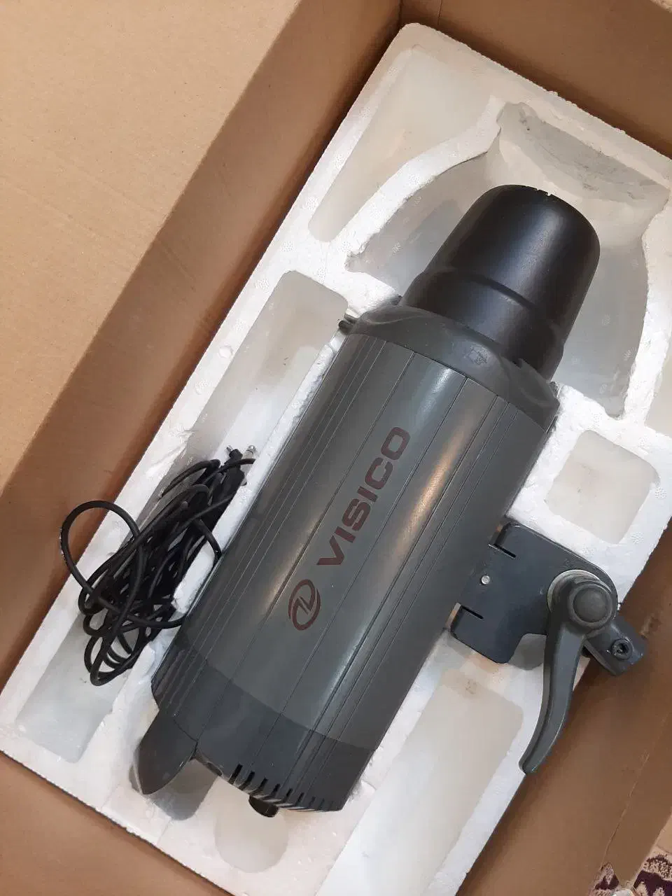 فلاش استودیویی به همراه پایه|دوربین عکاسی و فیلمبرداری|ری, دیلمان|دیوار