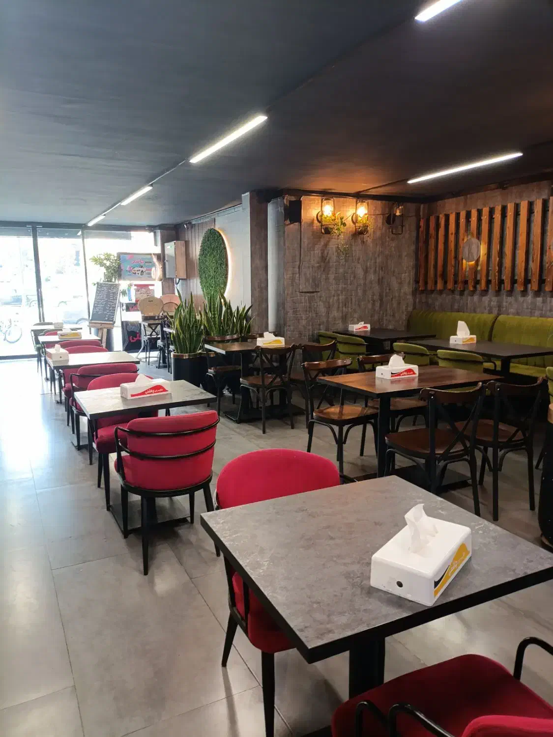 جذب تخته کار و کمک تخته کار و سالن کار|استخدام خدمات فروشگاه و رستوران|تهران, ایوانک|دیوار