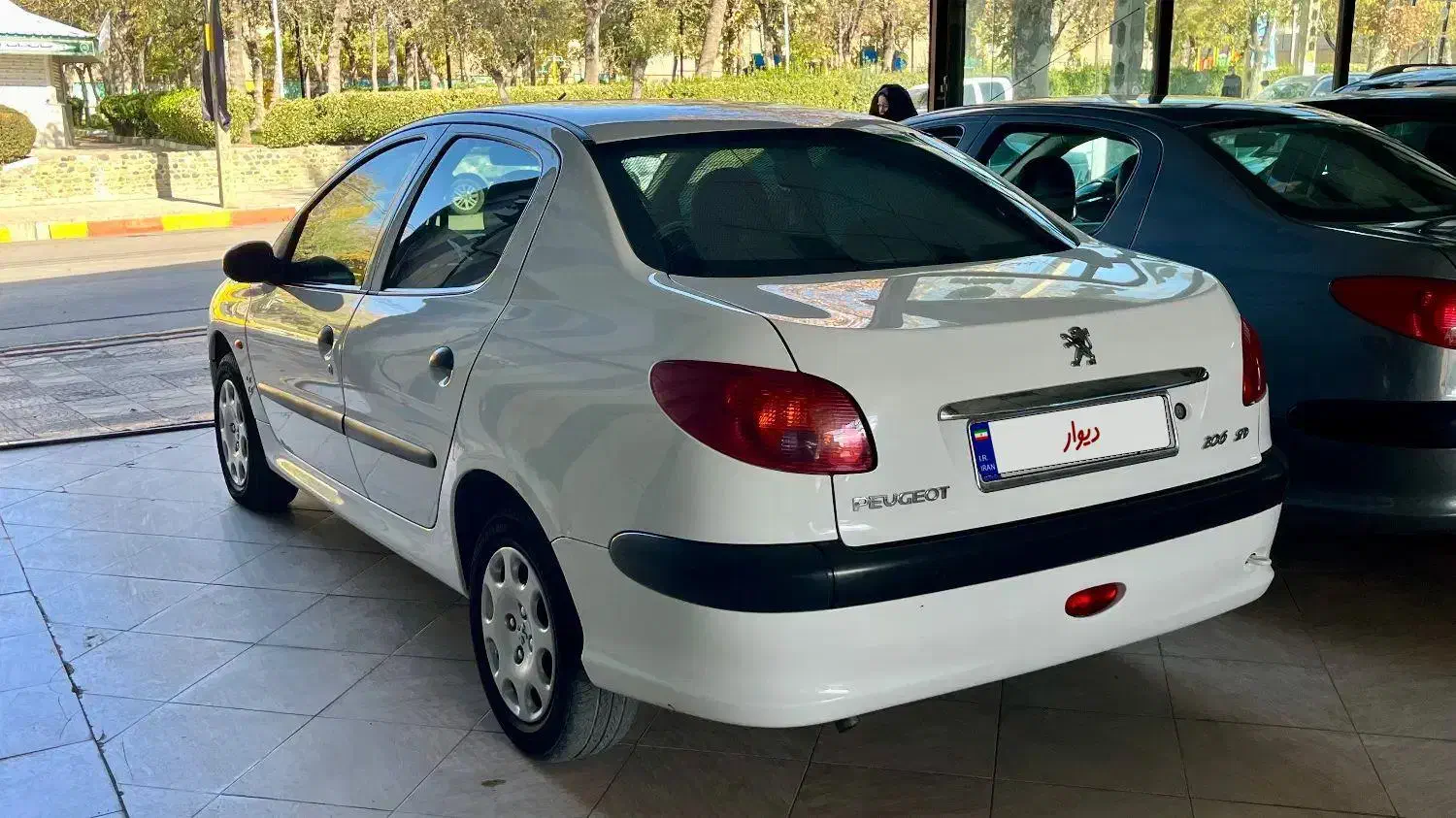 206 صندوقدارV8 مدل98 در حد|خودرو سواری و وانت|اسدآباد, |دیوار