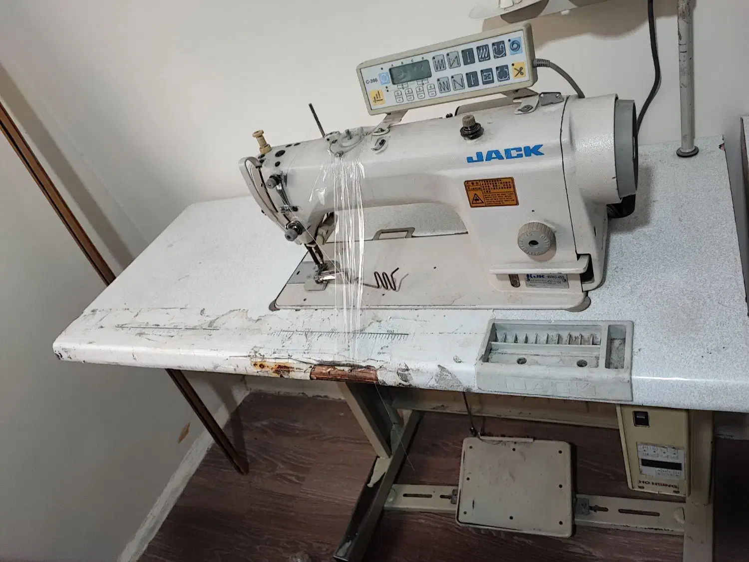 چرخ خیاطی و میز اتو و سردوز|چرخ خیاطی و ریسندگی|پرند, فاز ۴|دیوار