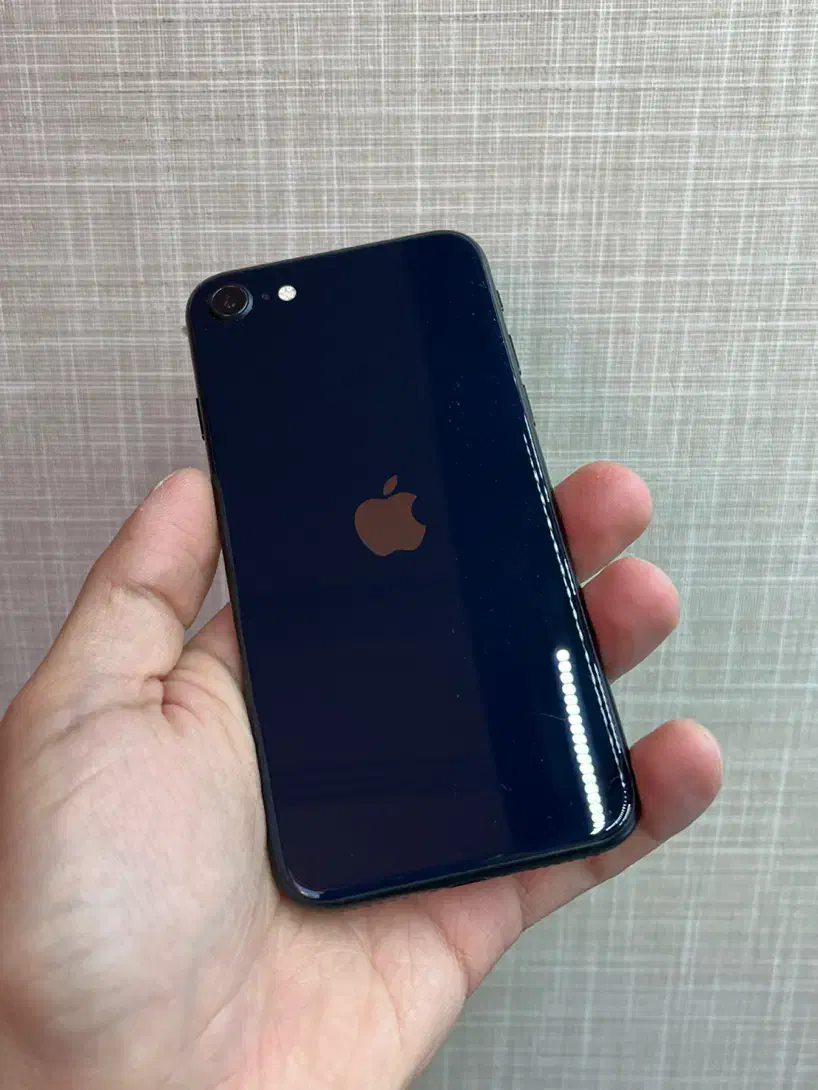 آیفون SE2022 در حد آکبند|موبایل|بروجن, |دیوار