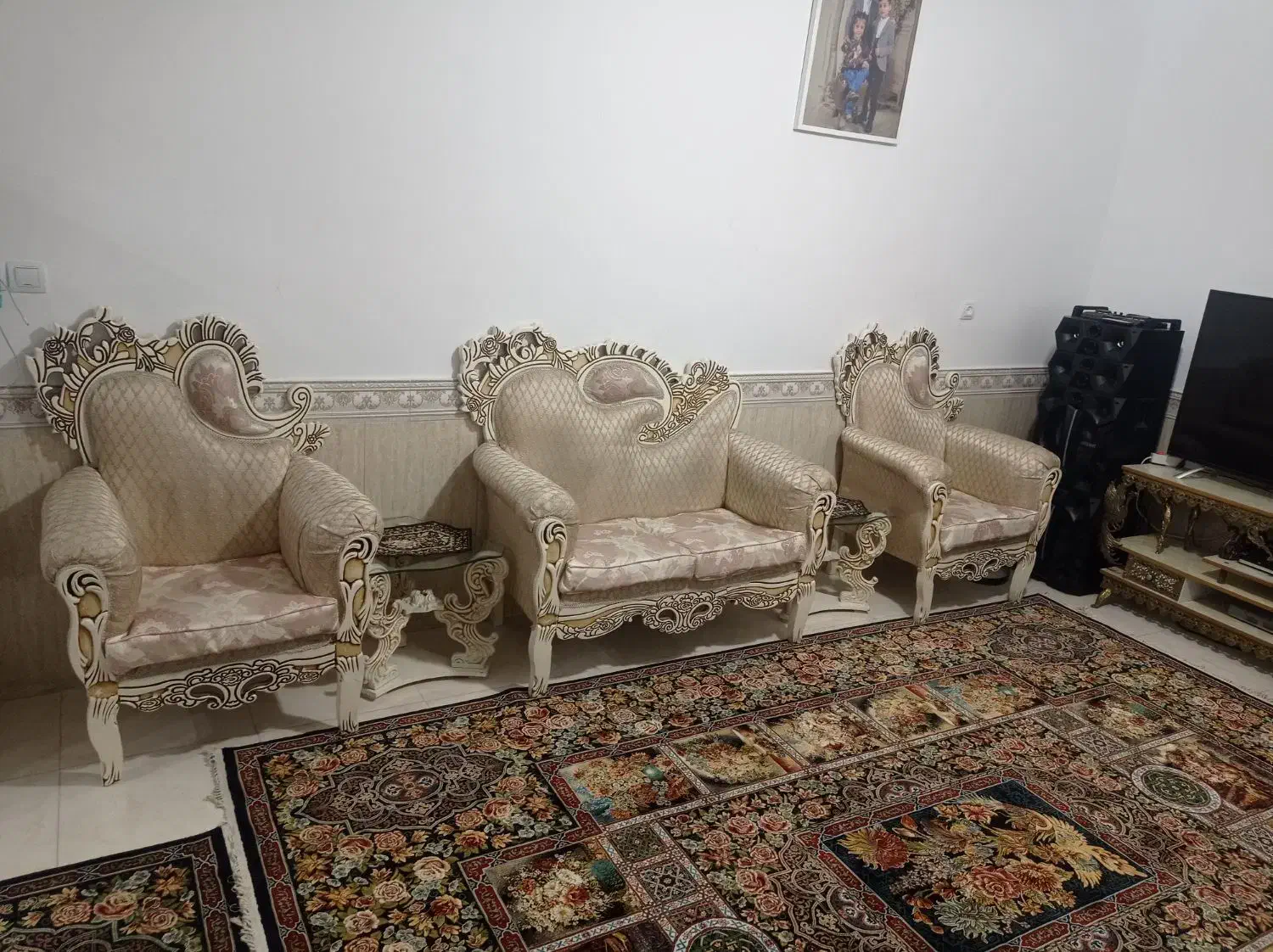 مبل هفت نفره با میز نهار خوری 4 نفره باعسلیها|مبلمان خانگی و میز عسلی|باقرشهر, |دیوار