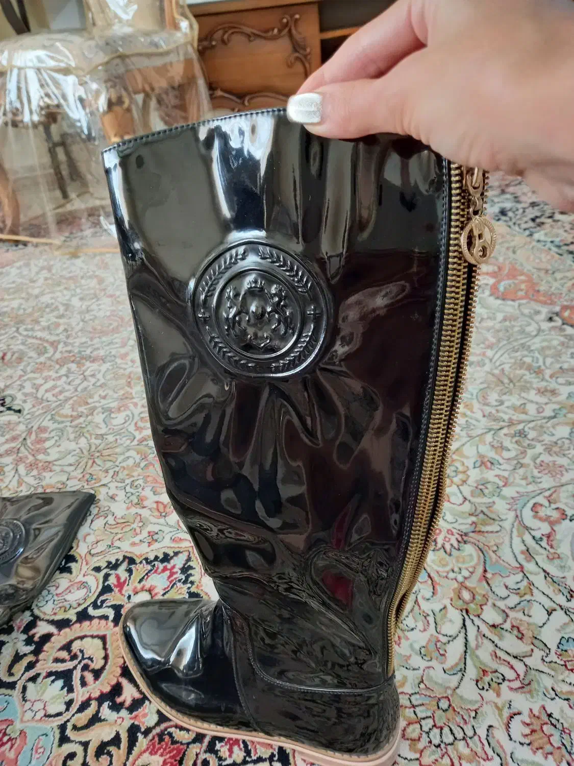 چکمه ورنی برند خارجی|کیف، کفش، کمربند|پرند, فاز ۲|دیوار