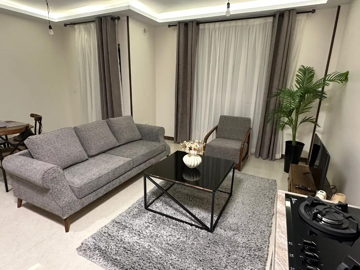 آپارتمان مبله لوکس نوران زرتشت ولیعصر|اجارهٔ کوتاه‌مدت آپارتمان و سوئیت|تهران, بلوار کشاورز|دیوار