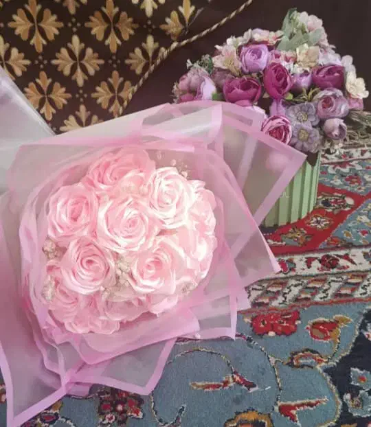 یه دسته گل عروس و یه باکس گل چند رنگ زیبا|گل مصنوعی|بوشهر, |دیوار