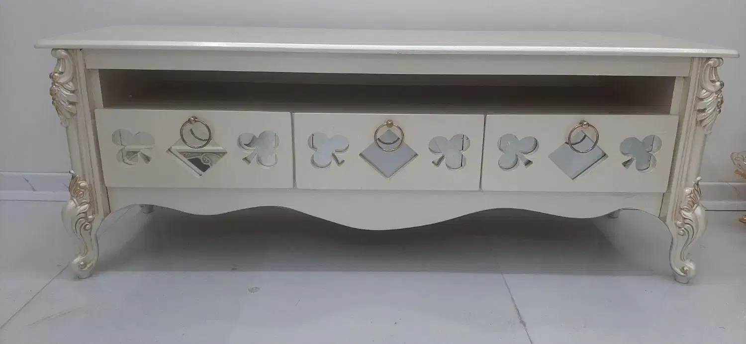 فروش بعضی لوازم خانگی به دلیل جا به جایی|میز تلویزیون|اسلامشهر, مطهری|دیوار