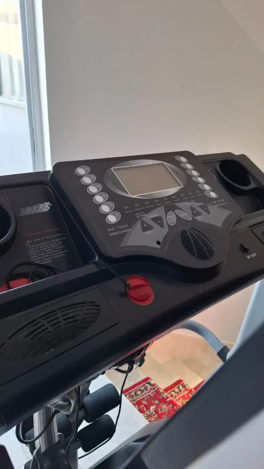 یک دستگاه ترمیل|تجهیزات ورزشی|خمینی‌شهر, |دیوار