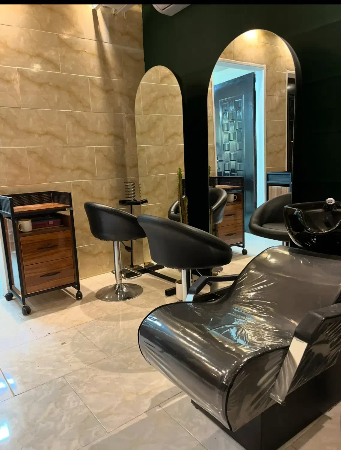 اجاره صندلی در سالن زیبایی|خدمات آرایشگری و زیبایی|شاهینشهر, فردوسی|دیوار