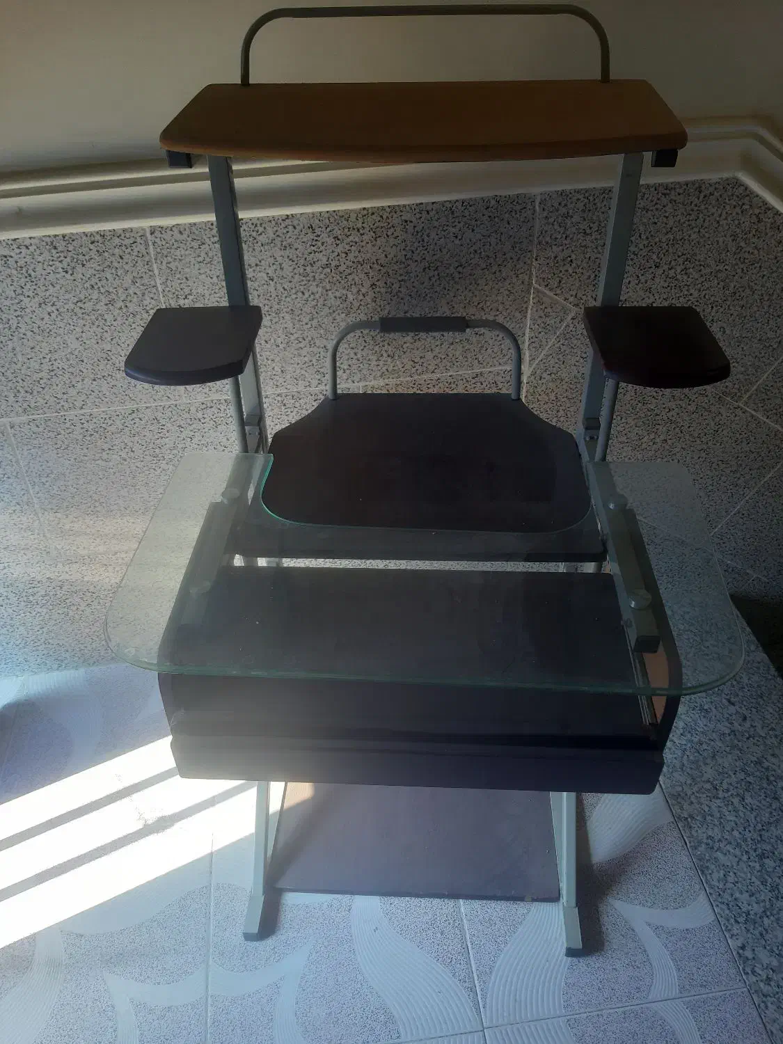 میز کامپیوتر|میز تحریر و کامپیوتر|فیروزآباد (فارس), |دیوار