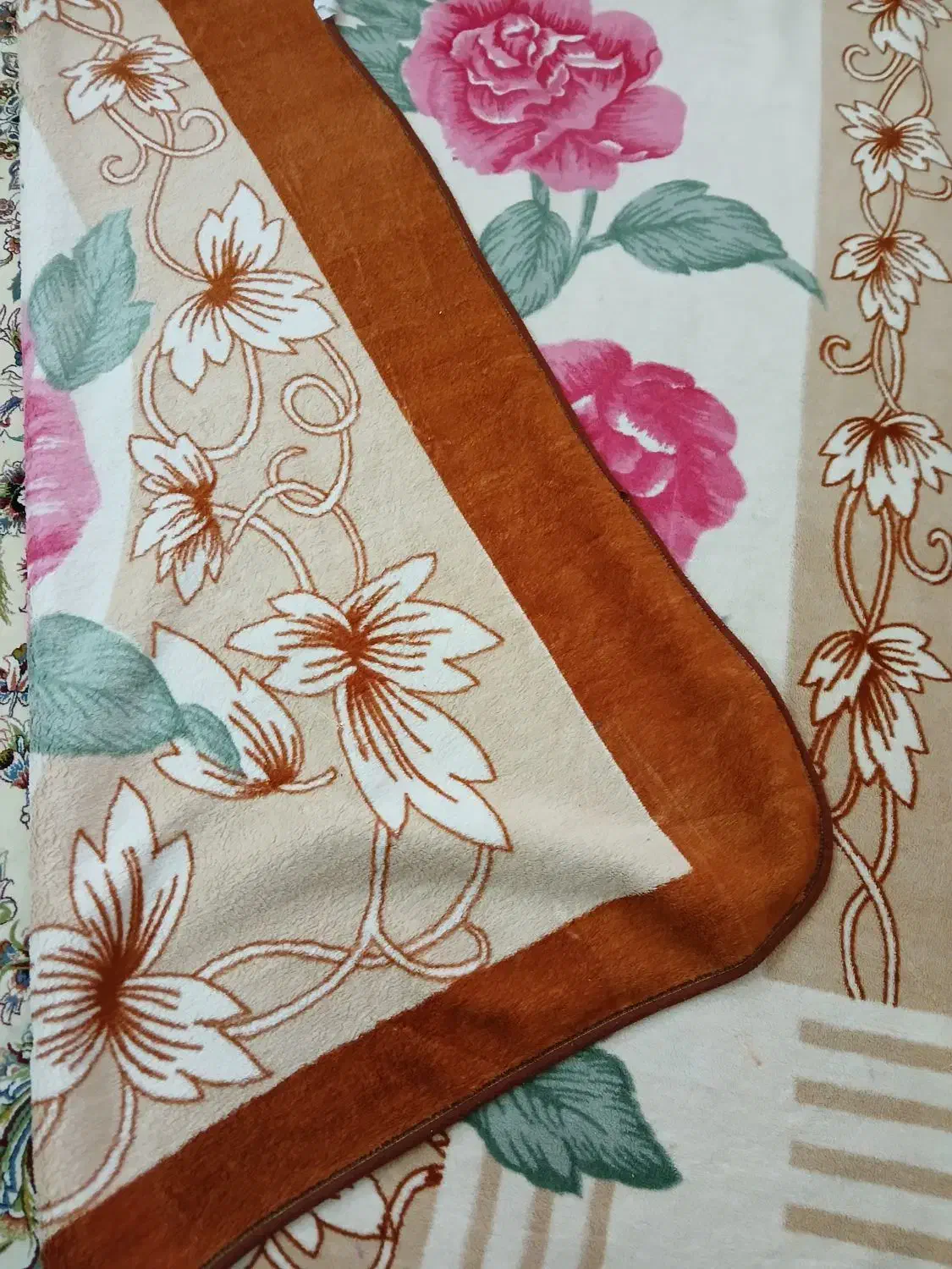 پتو دونفره سالم|رختخواب، بالش، پتو|مشهد, هفت تیر (نه دره)|دیوار