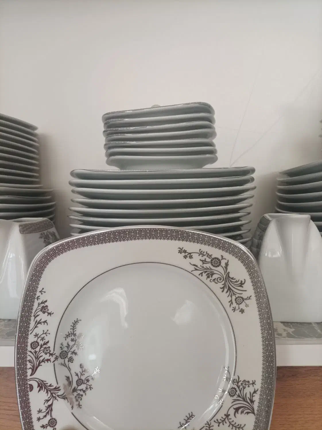 سرویس چینی 12نفره|ظروف سرو و پذیرایی|خمینی‌شهر, |دیوار