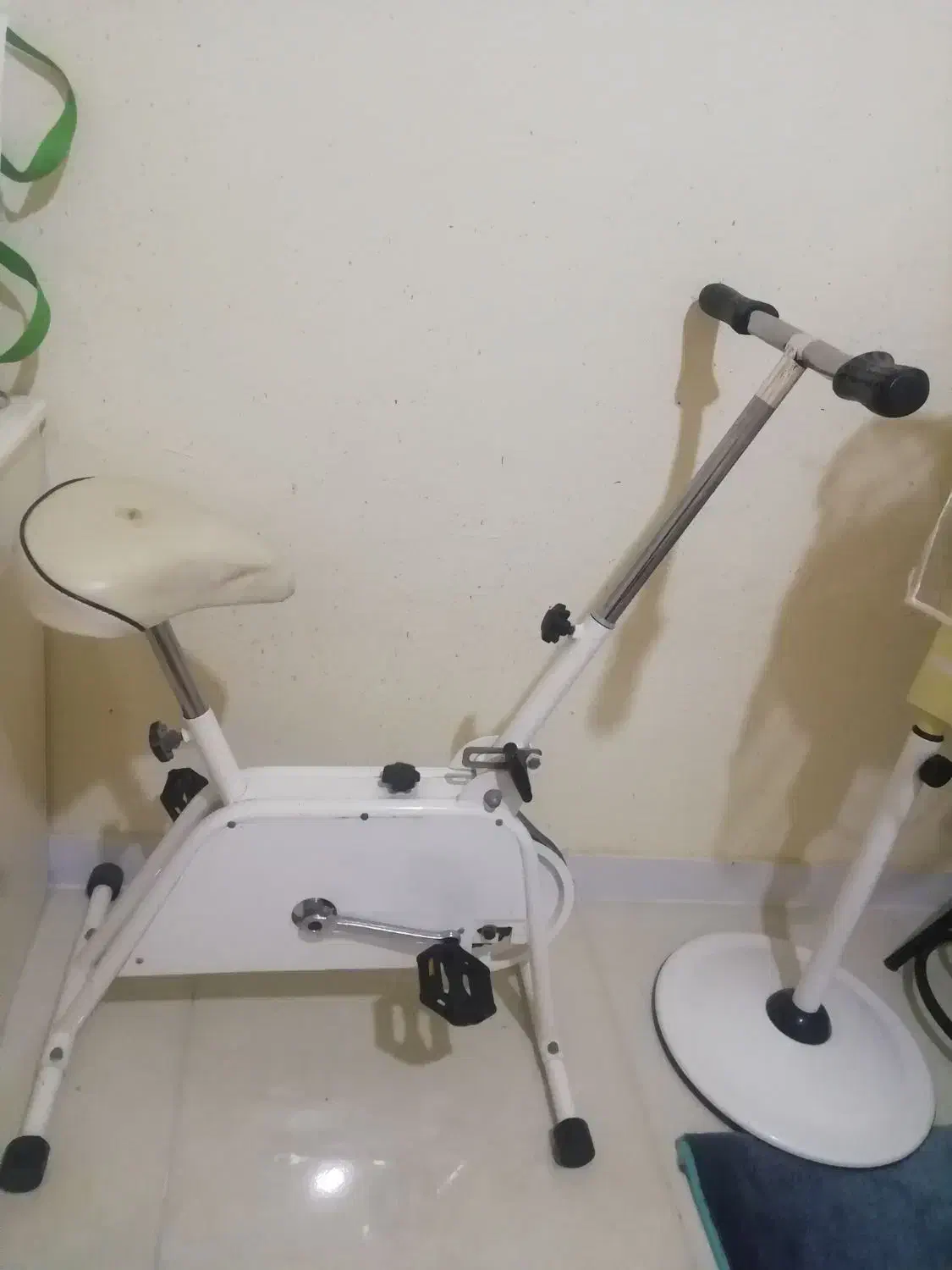 دوچرخه ثابت|تجهیزات ورزشی|صدرا-فارس, فاز ۱|دیوار