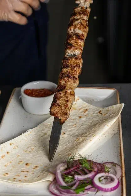 استخدام سرآشپز کباب و جوجه با حقوق عالی در نور|استخدام خدمات فروشگاه و رستوران|نور, |دیوار