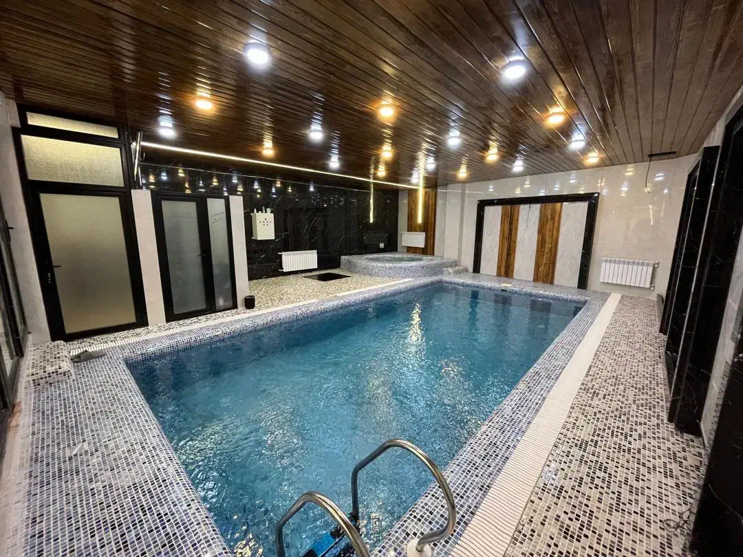 اجاره کاخ حیاط لاکچری استخر دار ویو جنگلی 024|اجارهٔ کوتاهمدت ویلا و باغ|رشت, کوی غلام نیا|دیوار