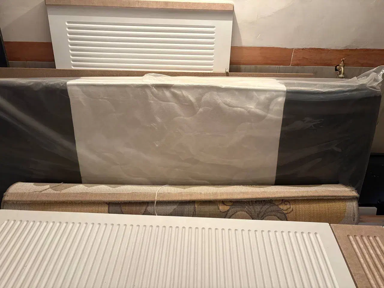 تخت و کمد سیسمونی|اسباب و اثاث بچه|مرند, |دیوار