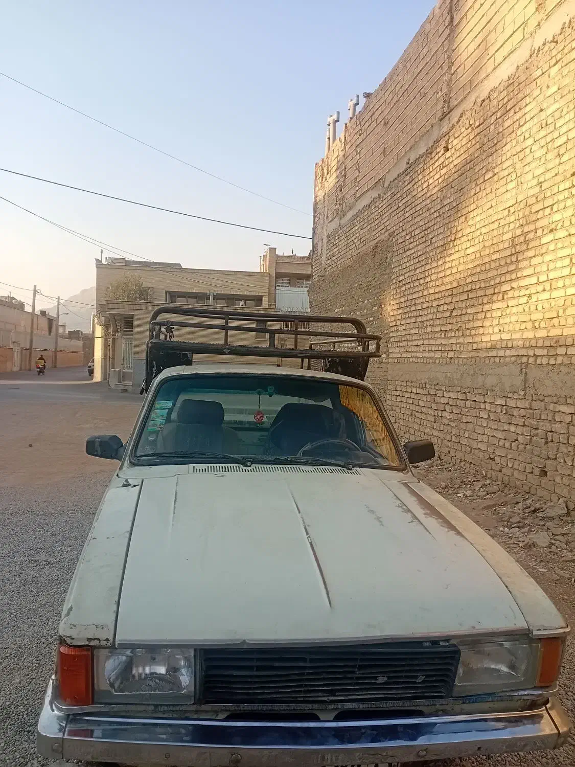 وانت پیکان مدل ۸۱ سفید|خودرو سواری و وانت|خمینیشهر, |دیوار