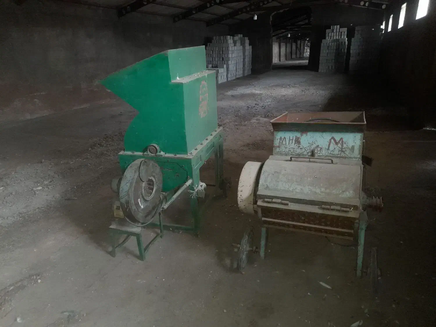 ۲ عدد علف خورد کن بزرگ و کوچک|ماشینآلات صنعتی|ویلکیج, |دیوار